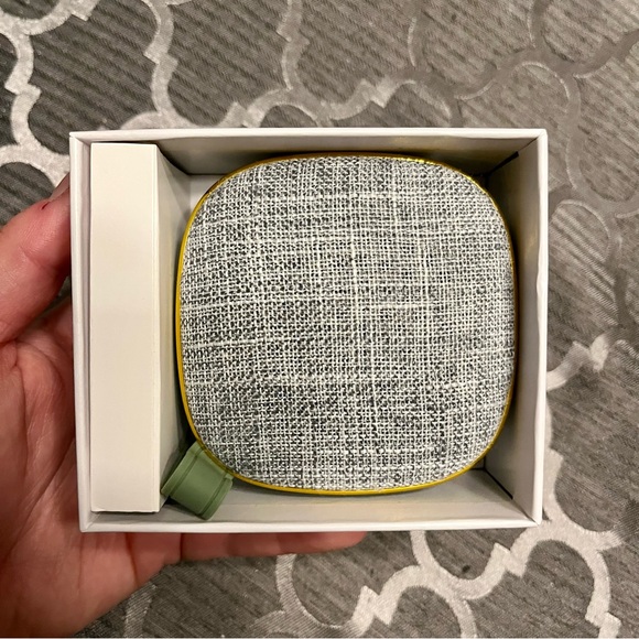 New Wanderlust Bluetooth Speaker - Picture 2 of 9